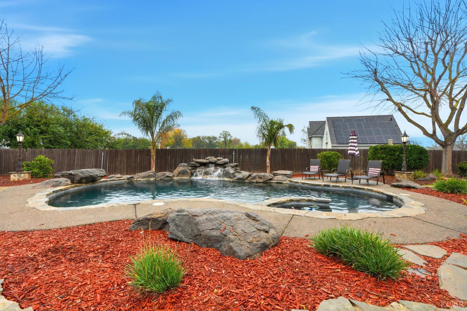 196 Hotchkiss Dr, Lemoore, CA 93245