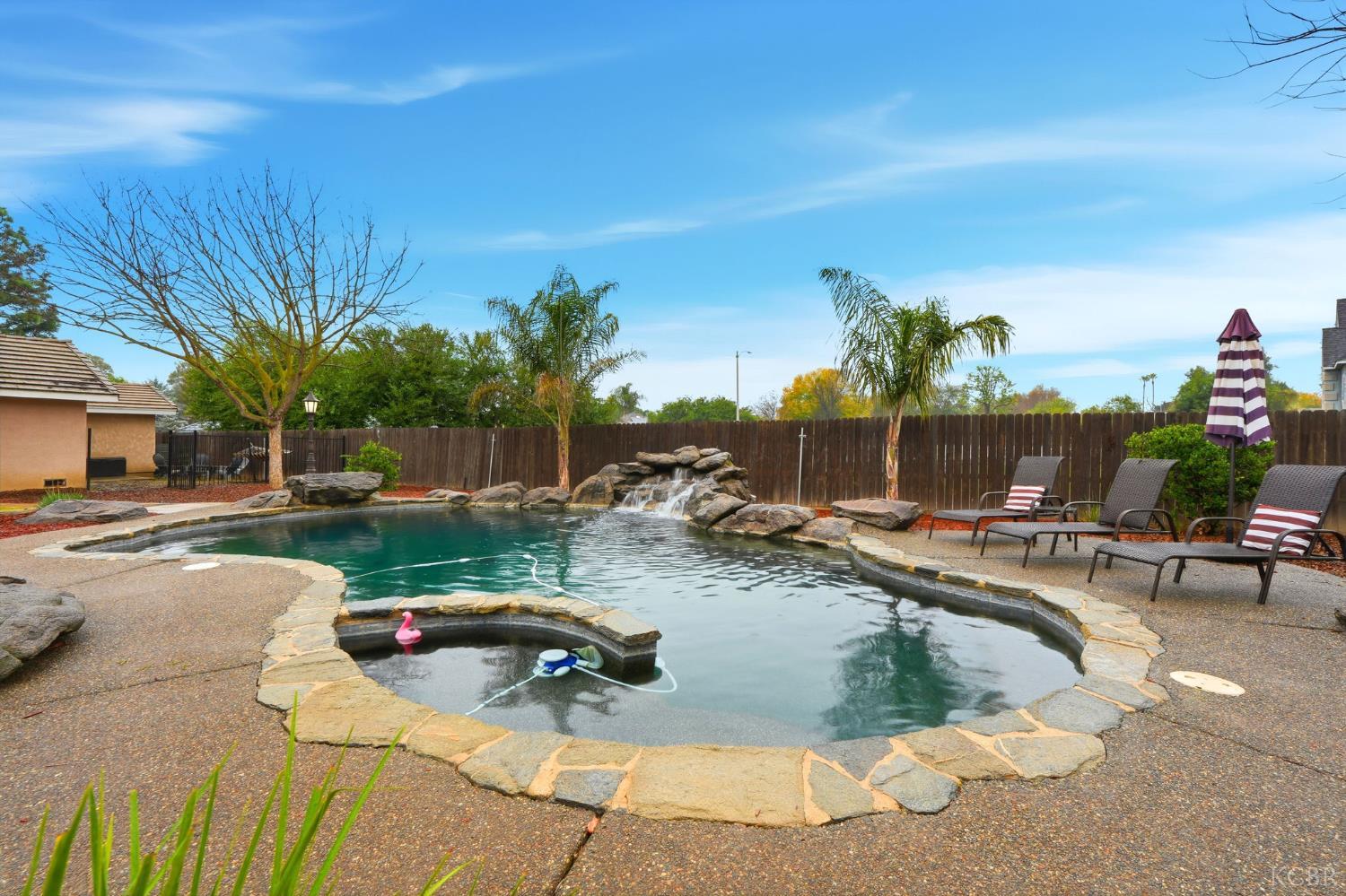 196 Hotchkiss Dr, Lemoore, CA 93245