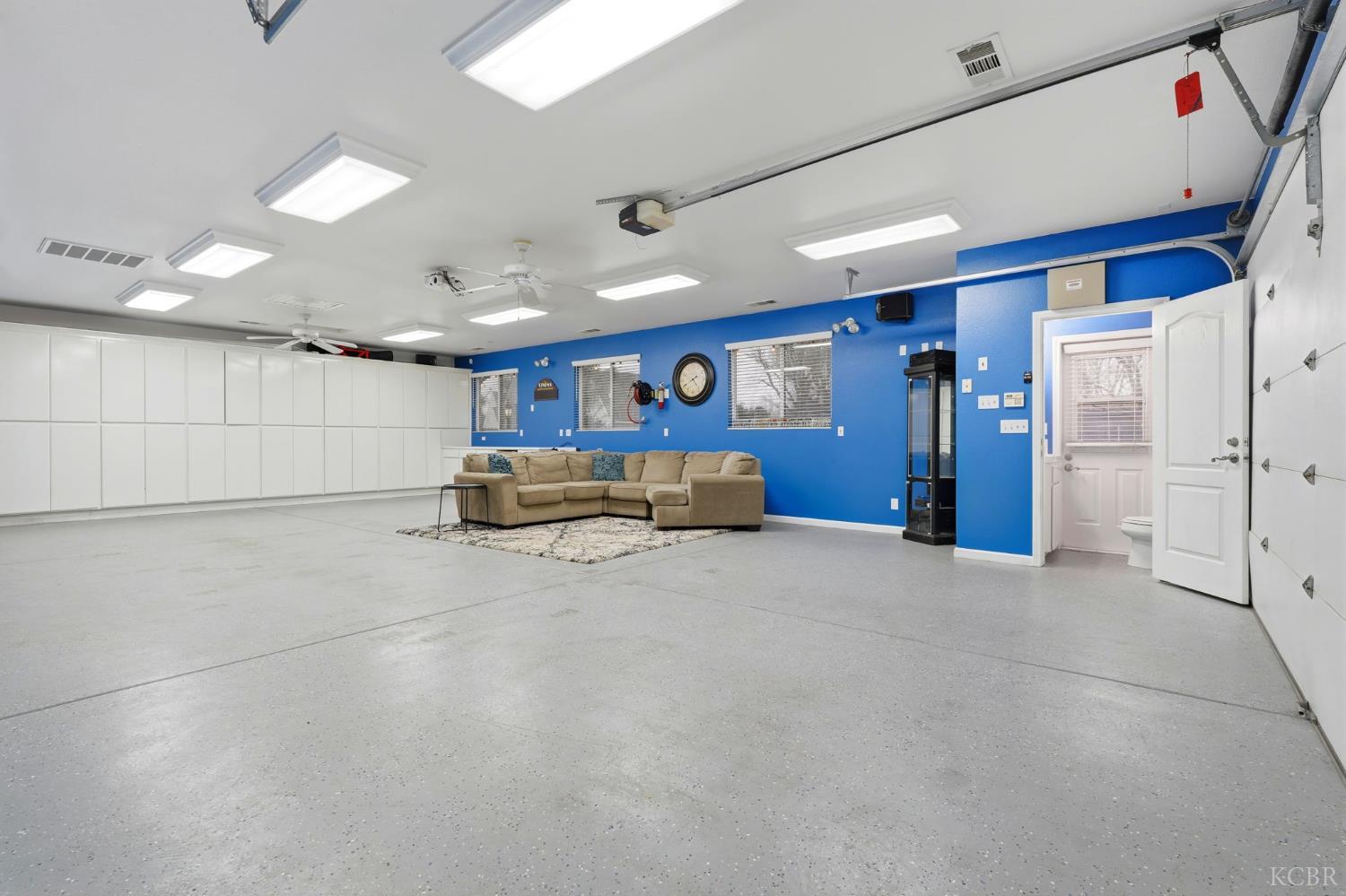 196 Hotchkiss Dr, Lemoore, CA 93245