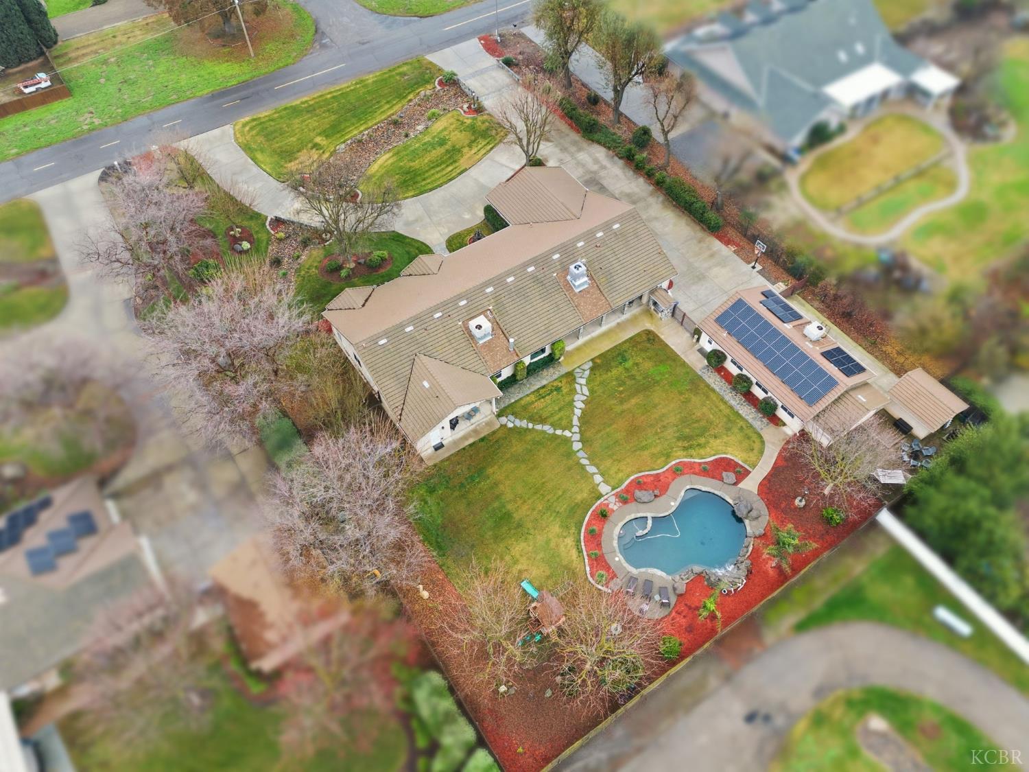 196 Hotchkiss Dr, Lemoore, CA 93245