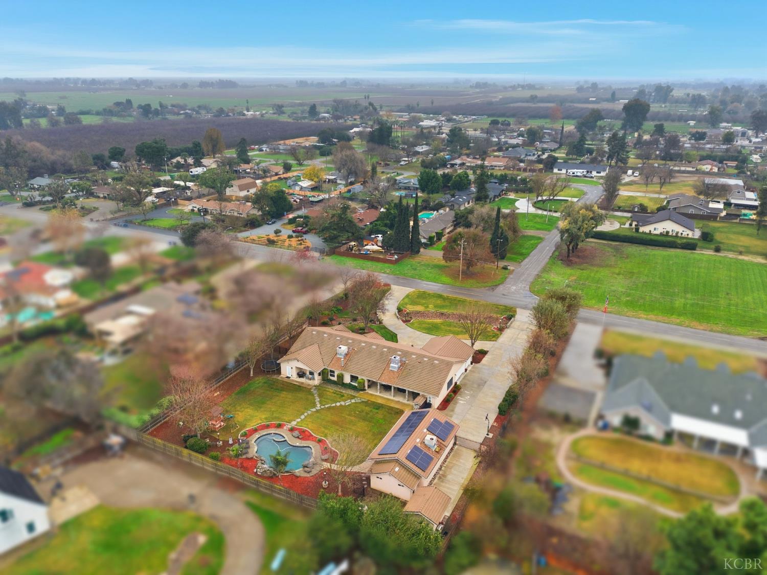 196 Hotchkiss Dr, Lemoore, CA 93245