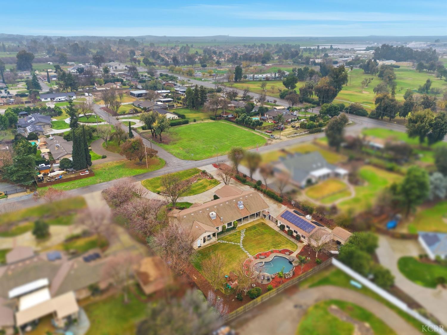 196 Hotchkiss Dr, Lemoore, CA 93245