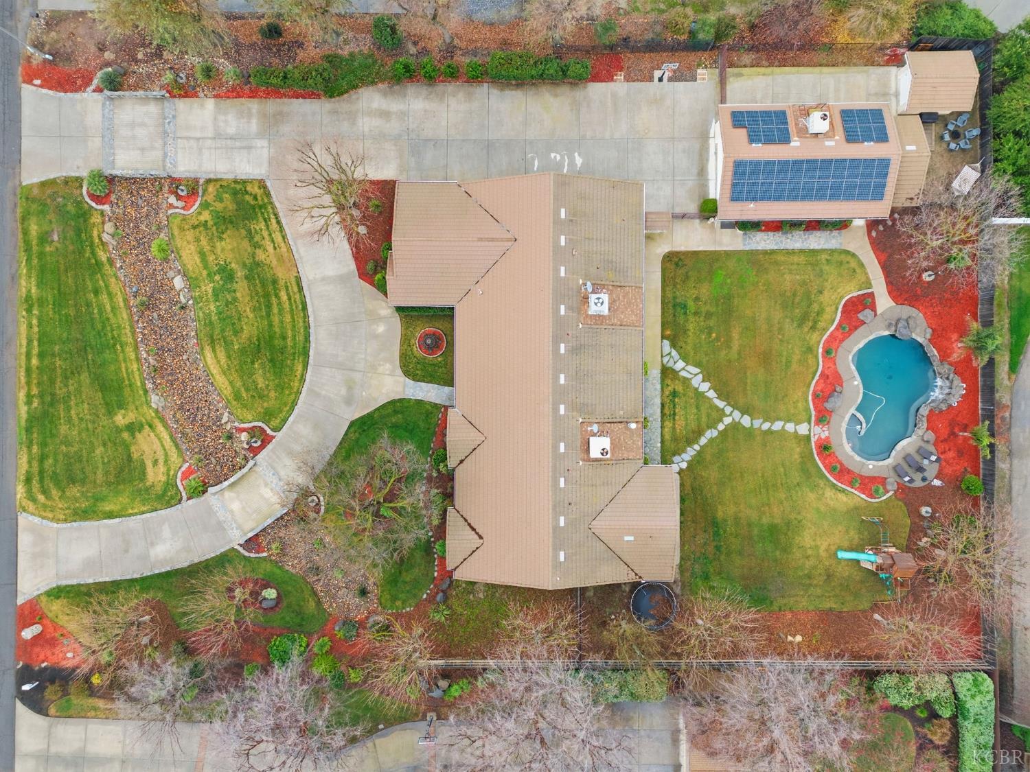 196 Hotchkiss Dr, Lemoore, CA 93245