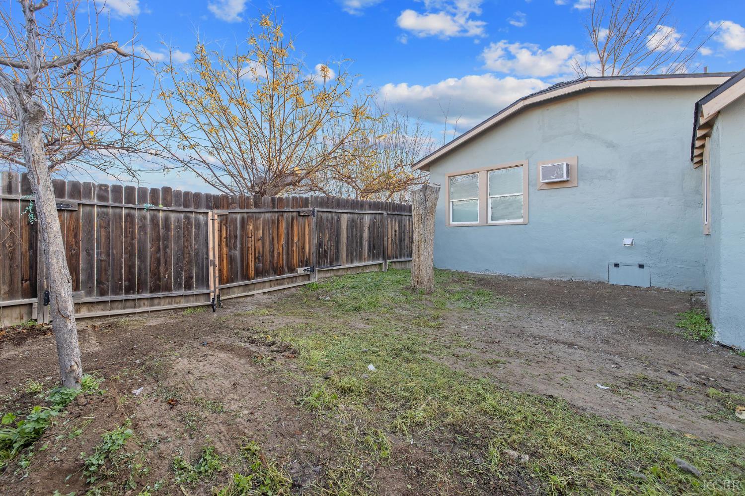 600 E Tulare St, Avenal, CA 93204
