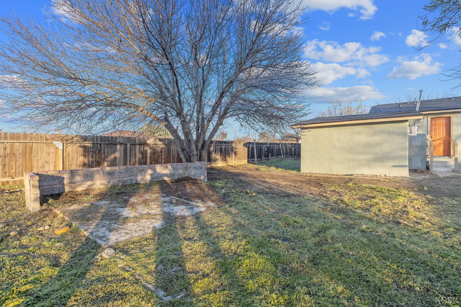 600 E Tulare St, Avenal, CA 93204