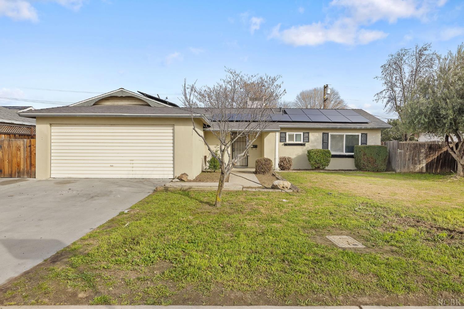 422 W Spring Ln, Lemoore, CA 93245