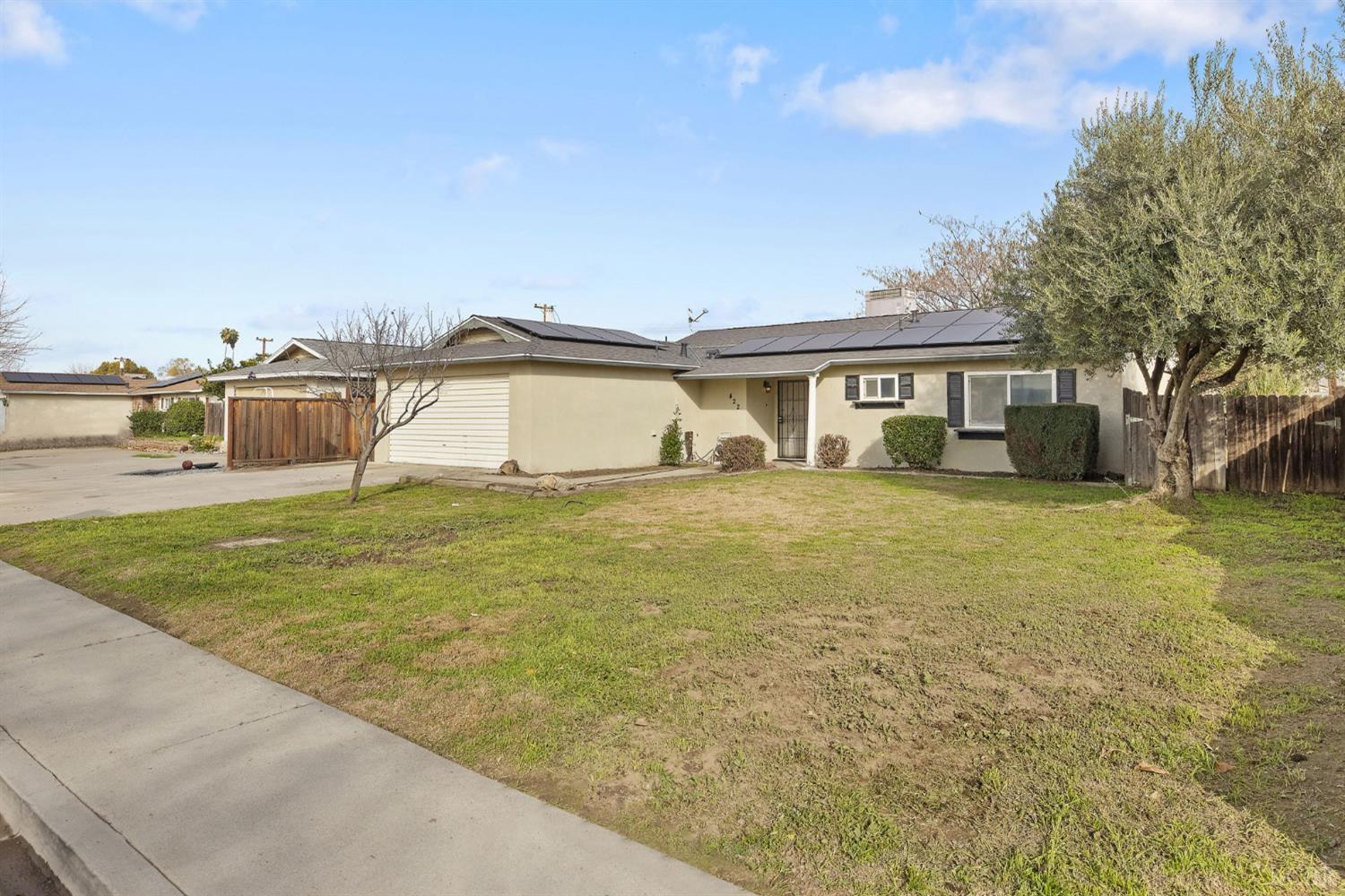 422 W Spring Ln, Lemoore, CA 93245