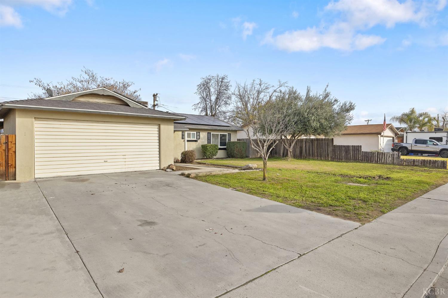 422 W Spring Ln, Lemoore, CA 93245