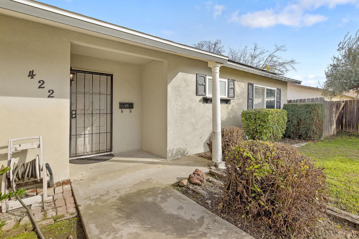 422 W Spring Ln, Lemoore, CA 93245