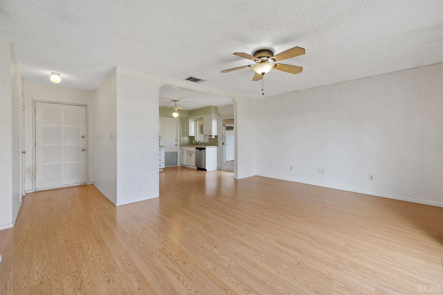 422 W Spring Ln, Lemoore, CA 93245