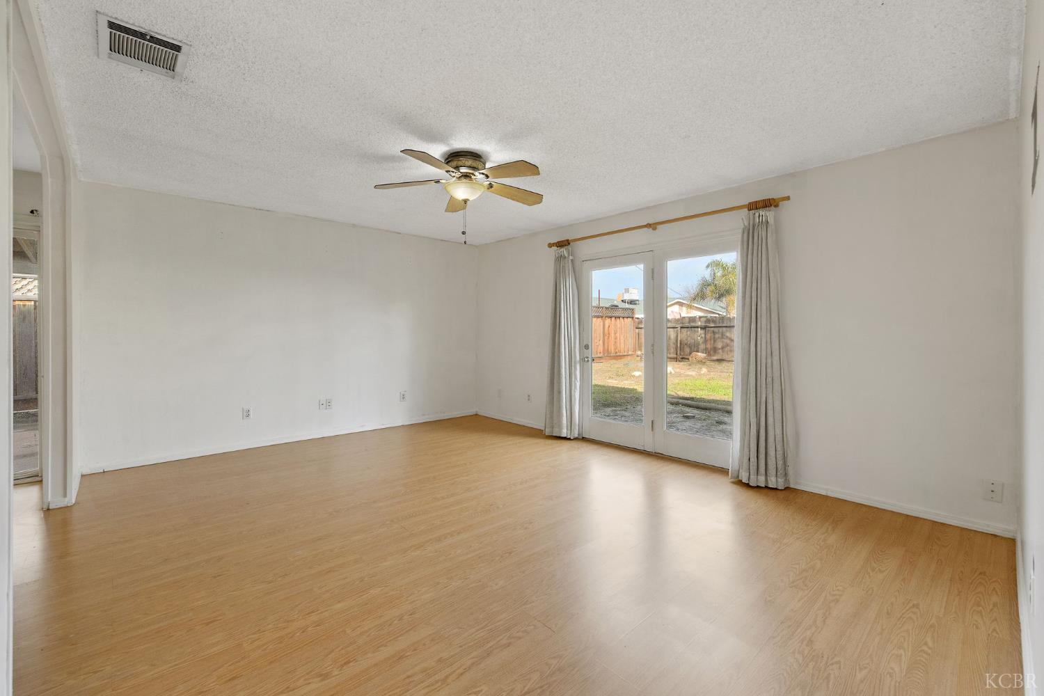 422 W Spring Ln, Lemoore, CA 93245