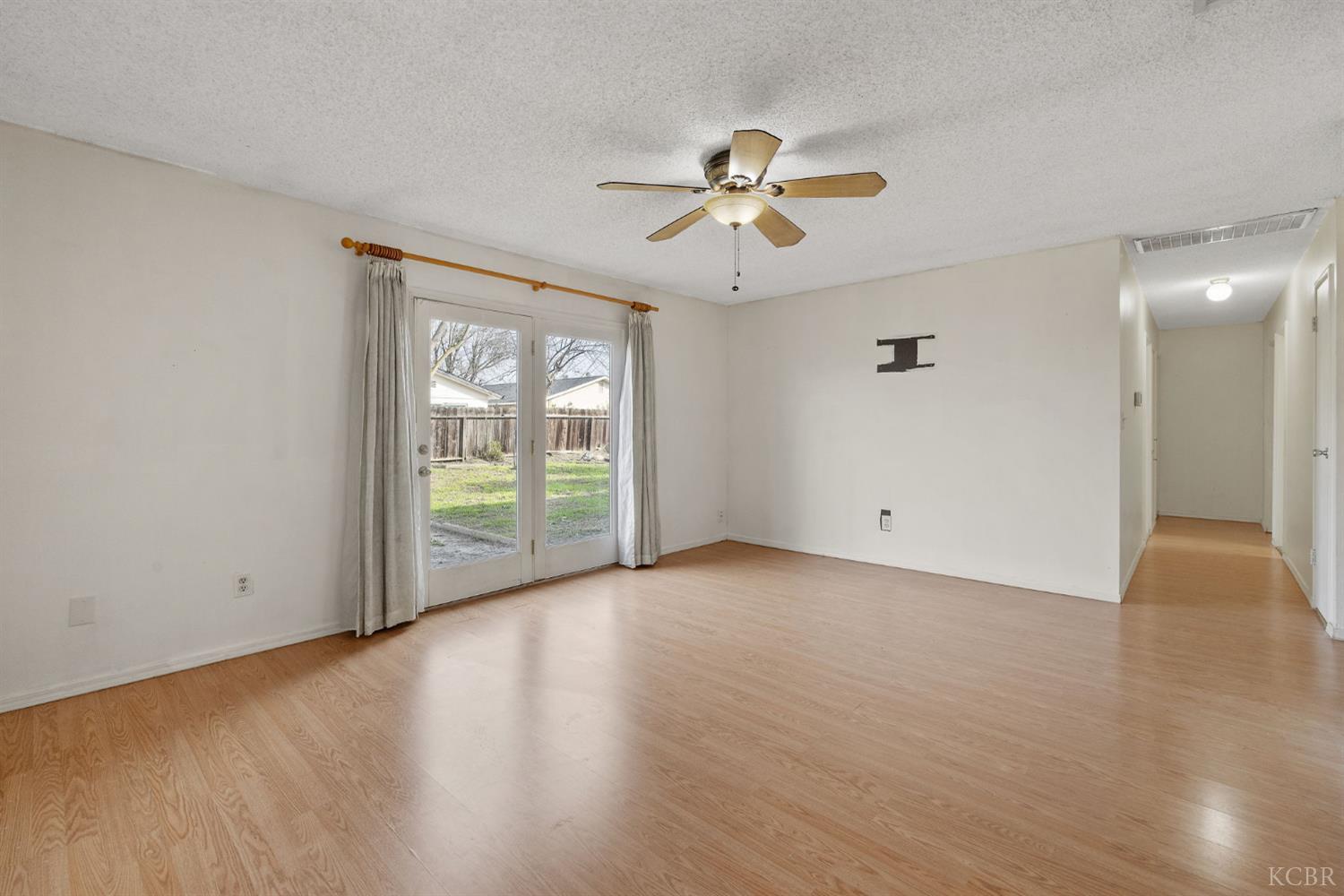 422 W Spring Ln, Lemoore, CA 93245