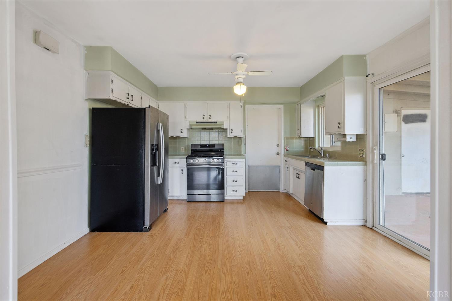 422 W Spring Ln, Lemoore, CA 93245