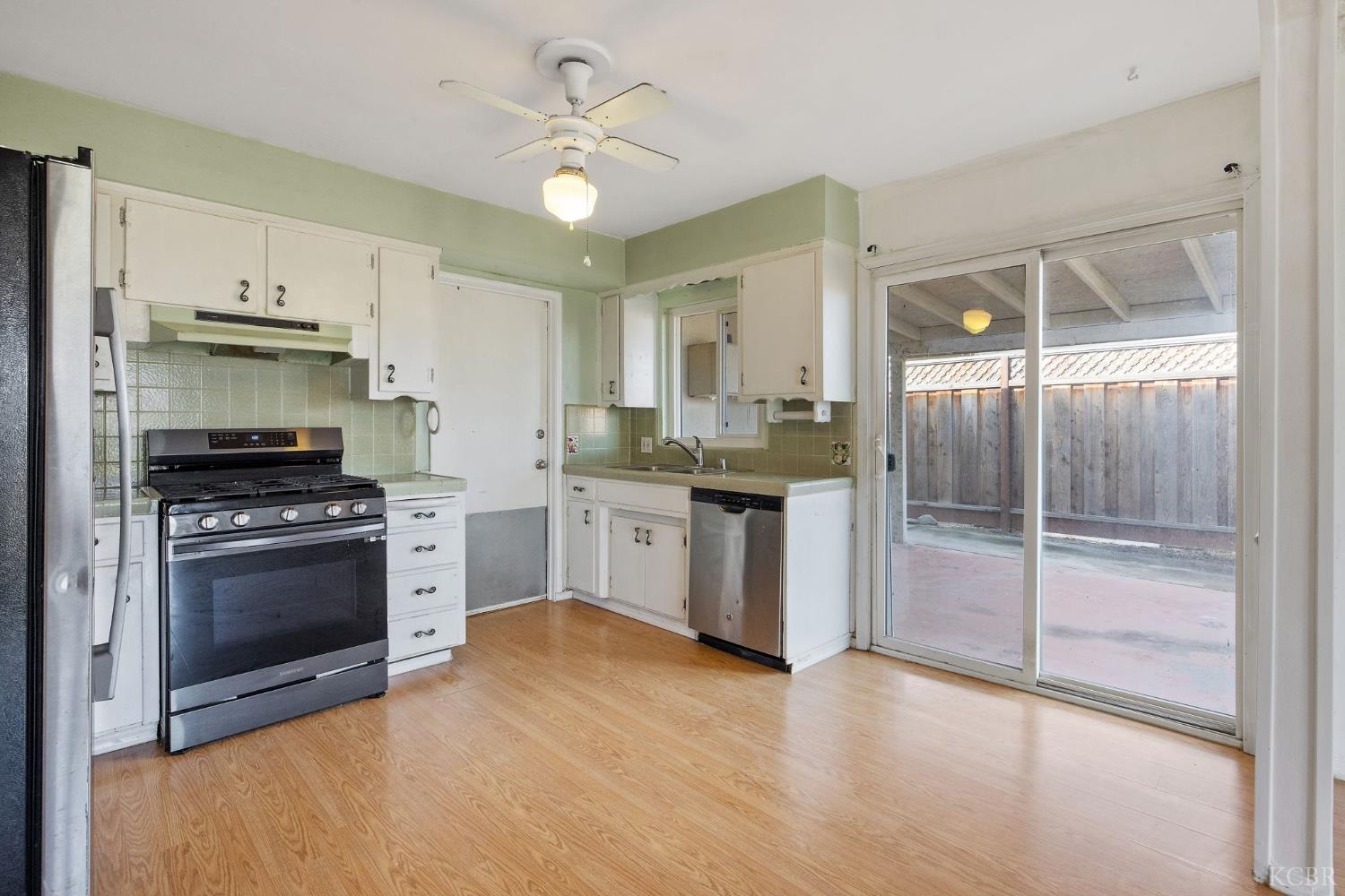 422 W Spring Ln, Lemoore, CA 93245