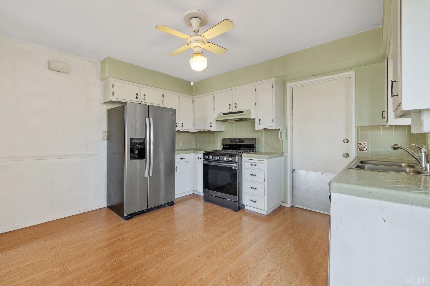 422 W Spring Ln, Lemoore, CA 93245