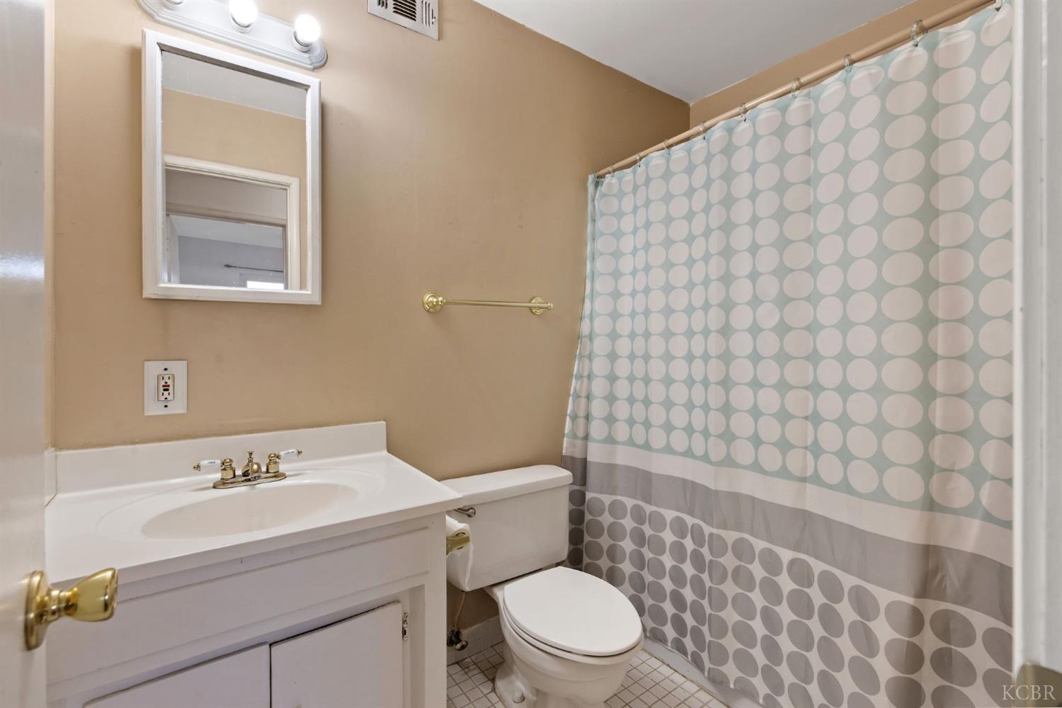 422 W Spring Ln, Lemoore, CA 93245