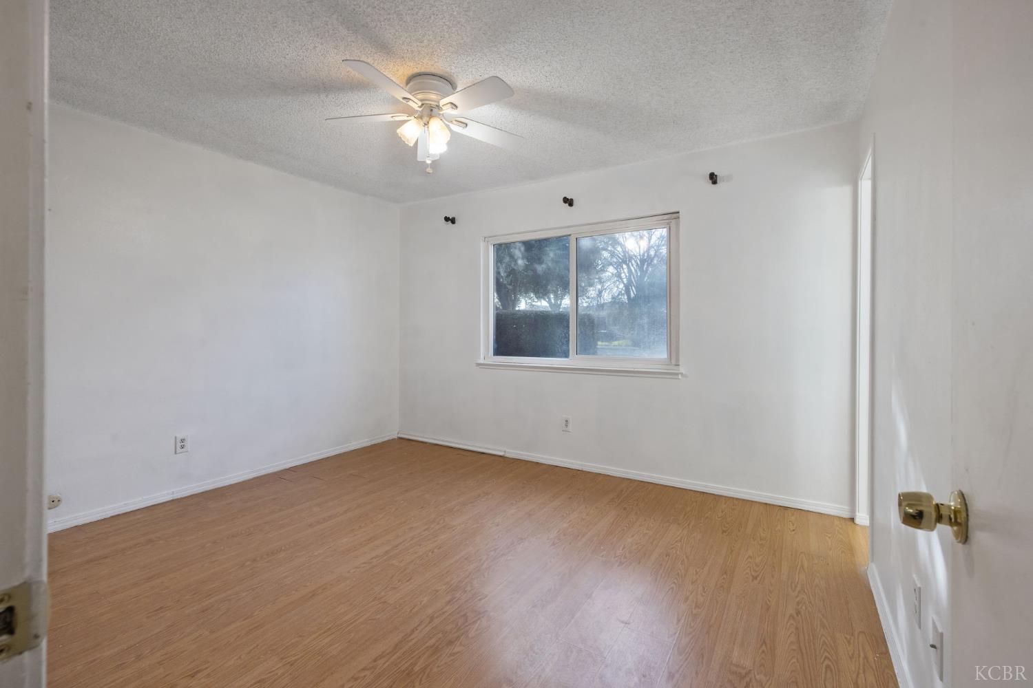 422 W Spring Ln, Lemoore, CA 93245