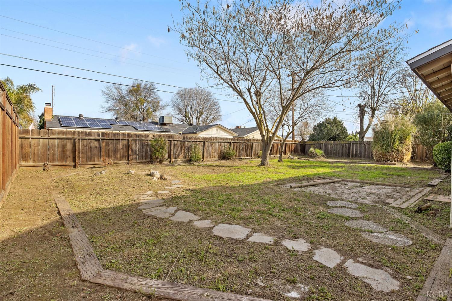 422 W Spring Ln, Lemoore, CA 93245