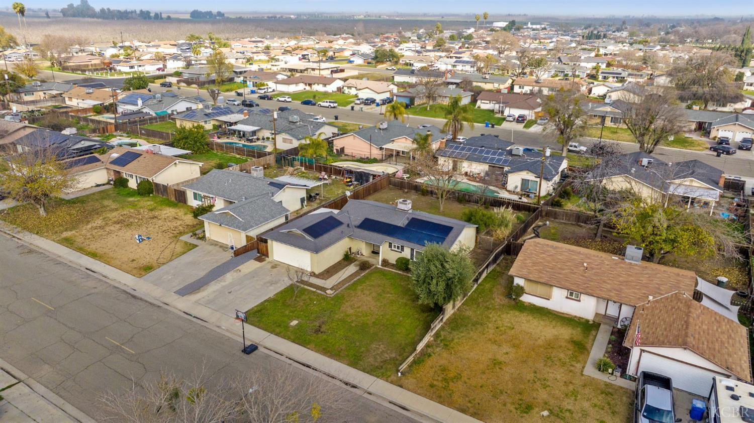 422 W Spring Ln, Lemoore, CA 93245