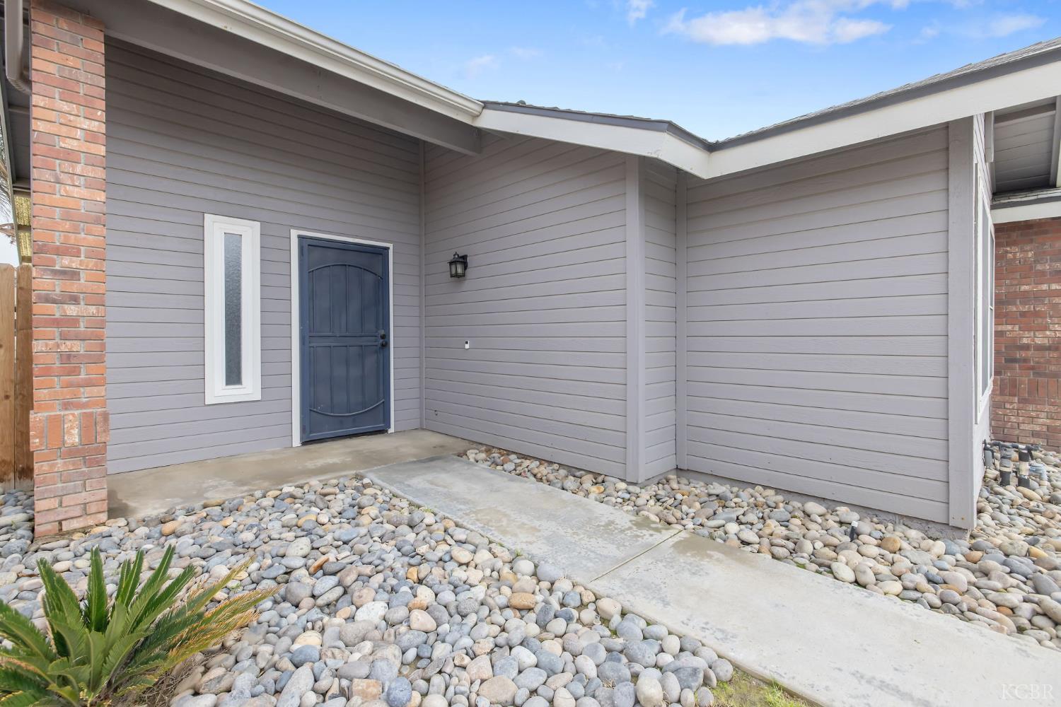 2343 Cottonwood Dr, Hanford, CA 93230