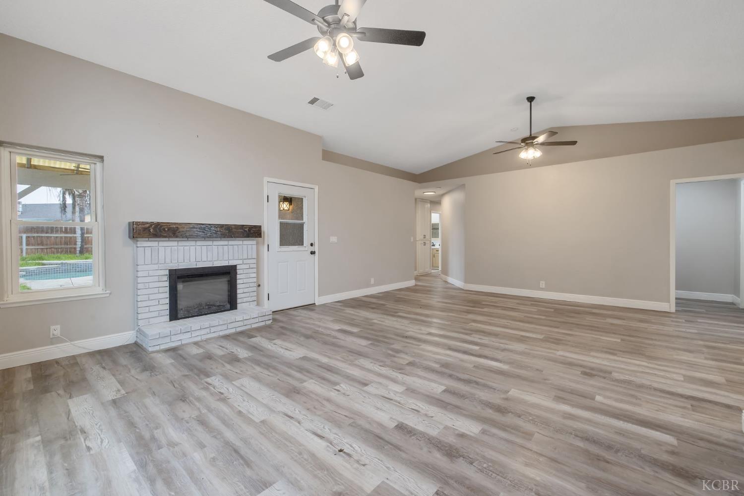 2343 Cottonwood Dr, Hanford, CA 93230