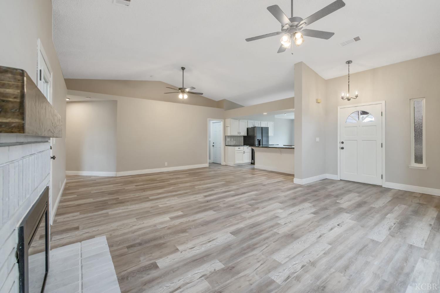 2343 Cottonwood Dr, Hanford, CA 93230