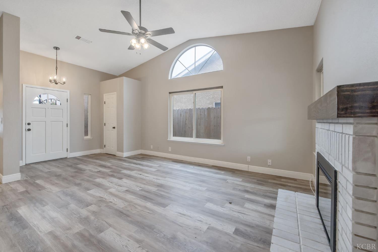 2343 Cottonwood Dr, Hanford, CA 93230