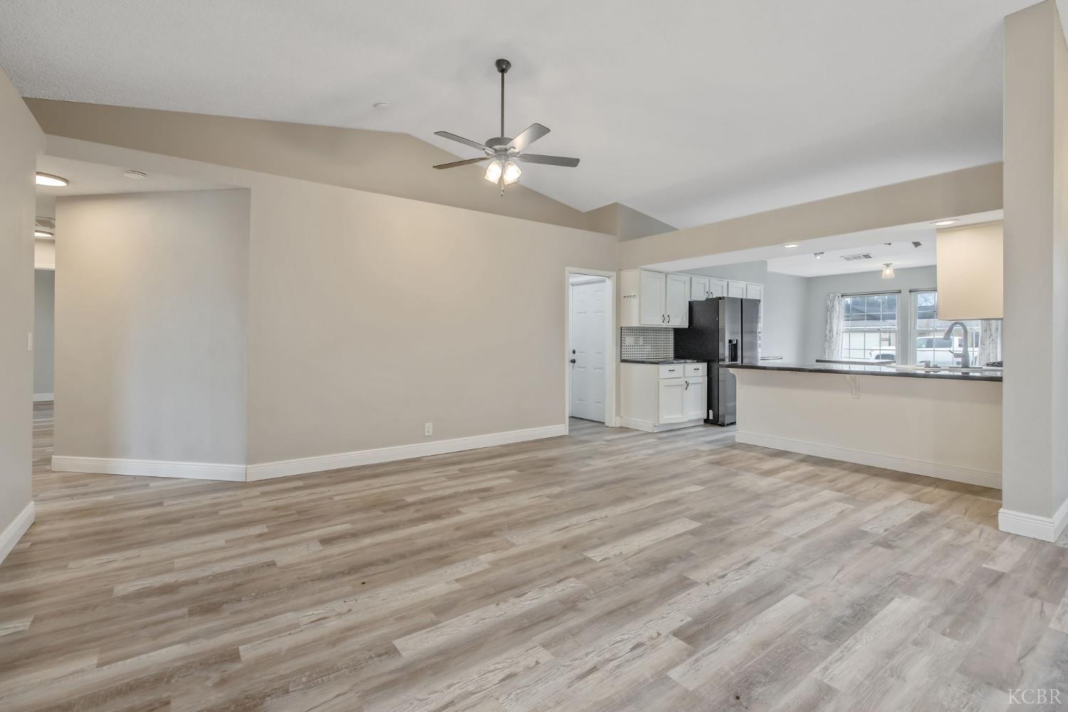 2343 Cottonwood Dr, Hanford, CA 93230