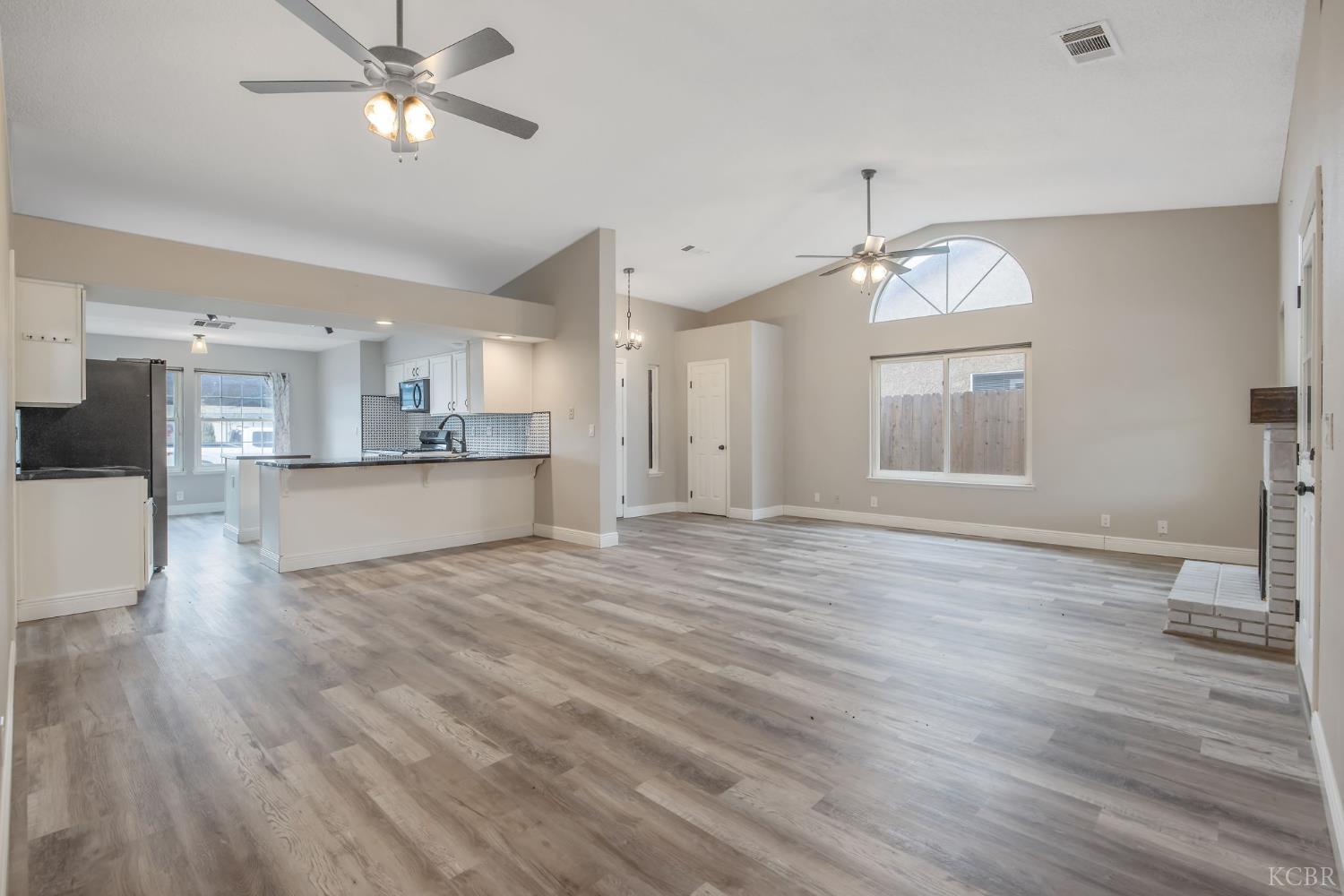 2343 Cottonwood Dr, Hanford, CA 93230