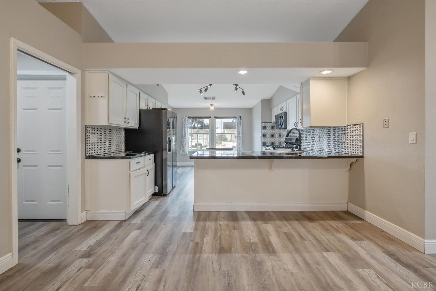 2343 Cottonwood Dr, Hanford, CA 93230