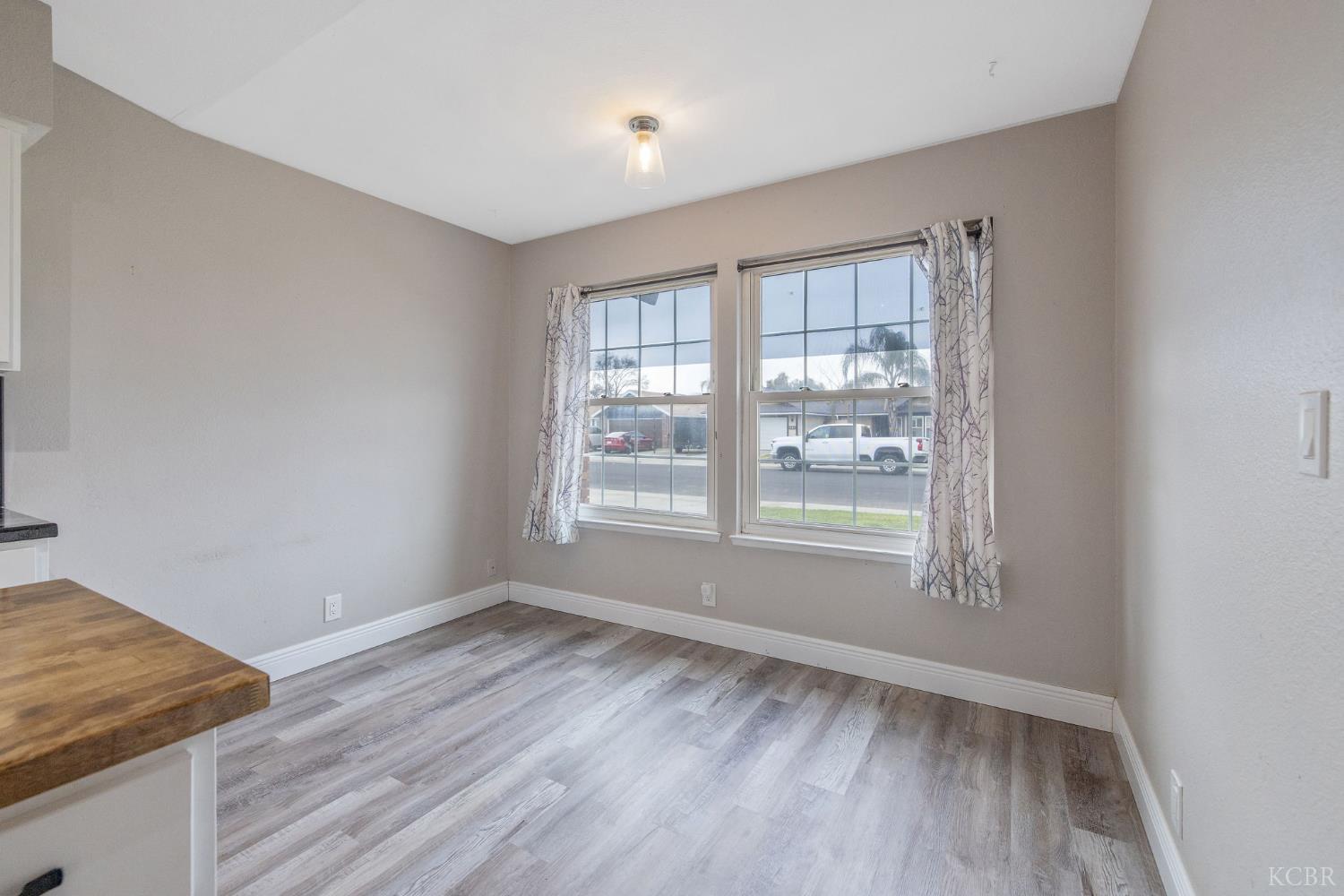 2343 Cottonwood Dr, Hanford, CA 93230