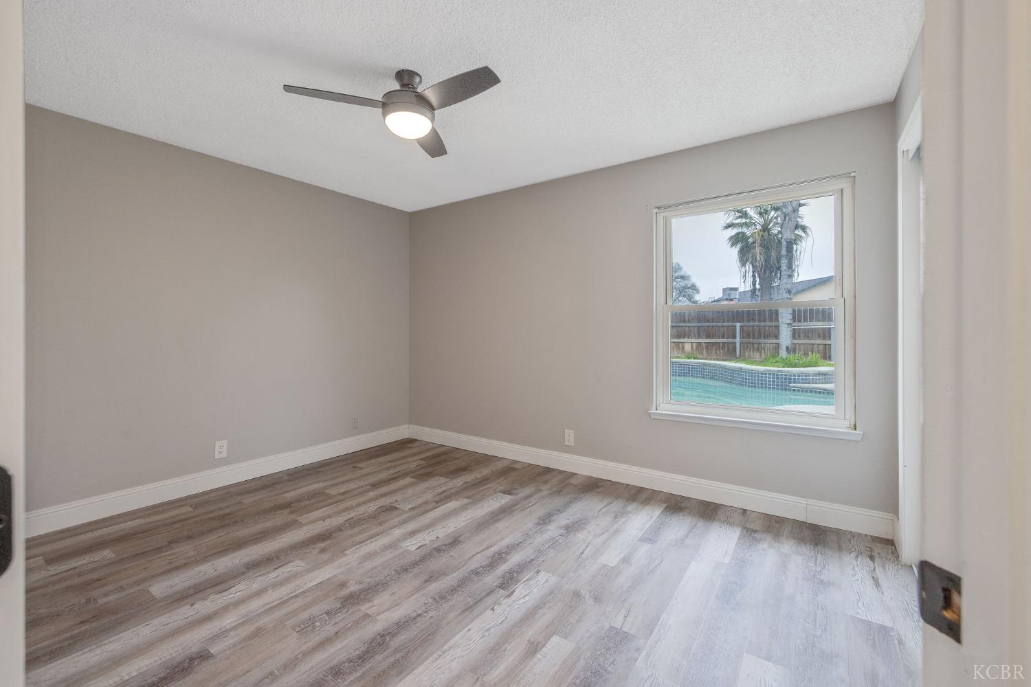 2343 Cottonwood Dr, Hanford, CA 93230