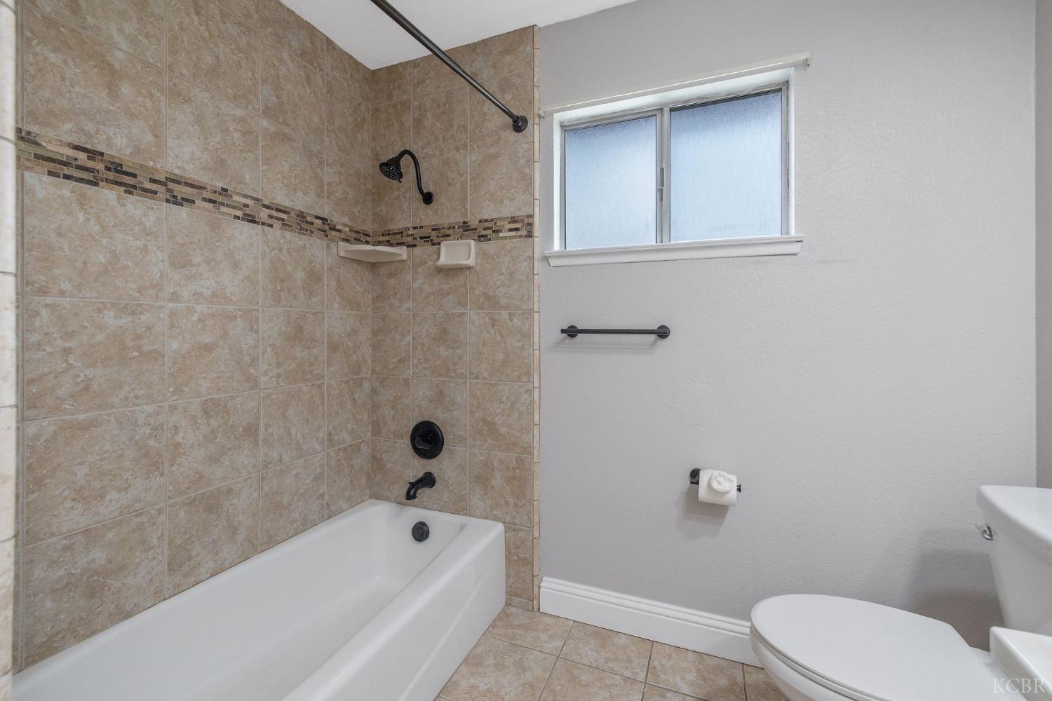 2343 Cottonwood Dr, Hanford, CA 93230