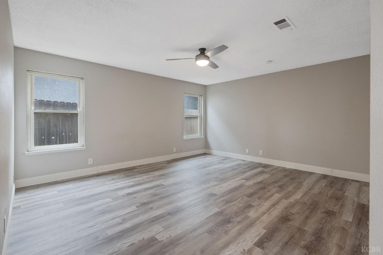 2343 Cottonwood Dr, Hanford, CA 93230