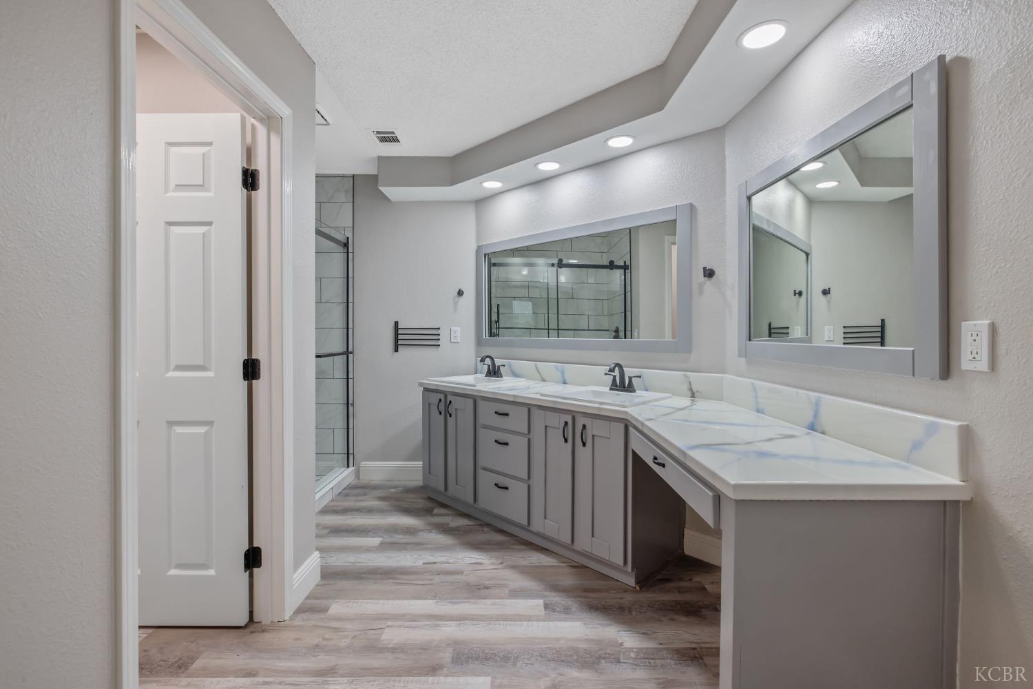 2343 Cottonwood Dr, Hanford, CA 93230