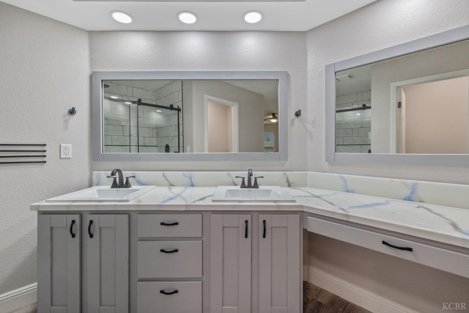 2343 Cottonwood Dr, Hanford, CA 93230