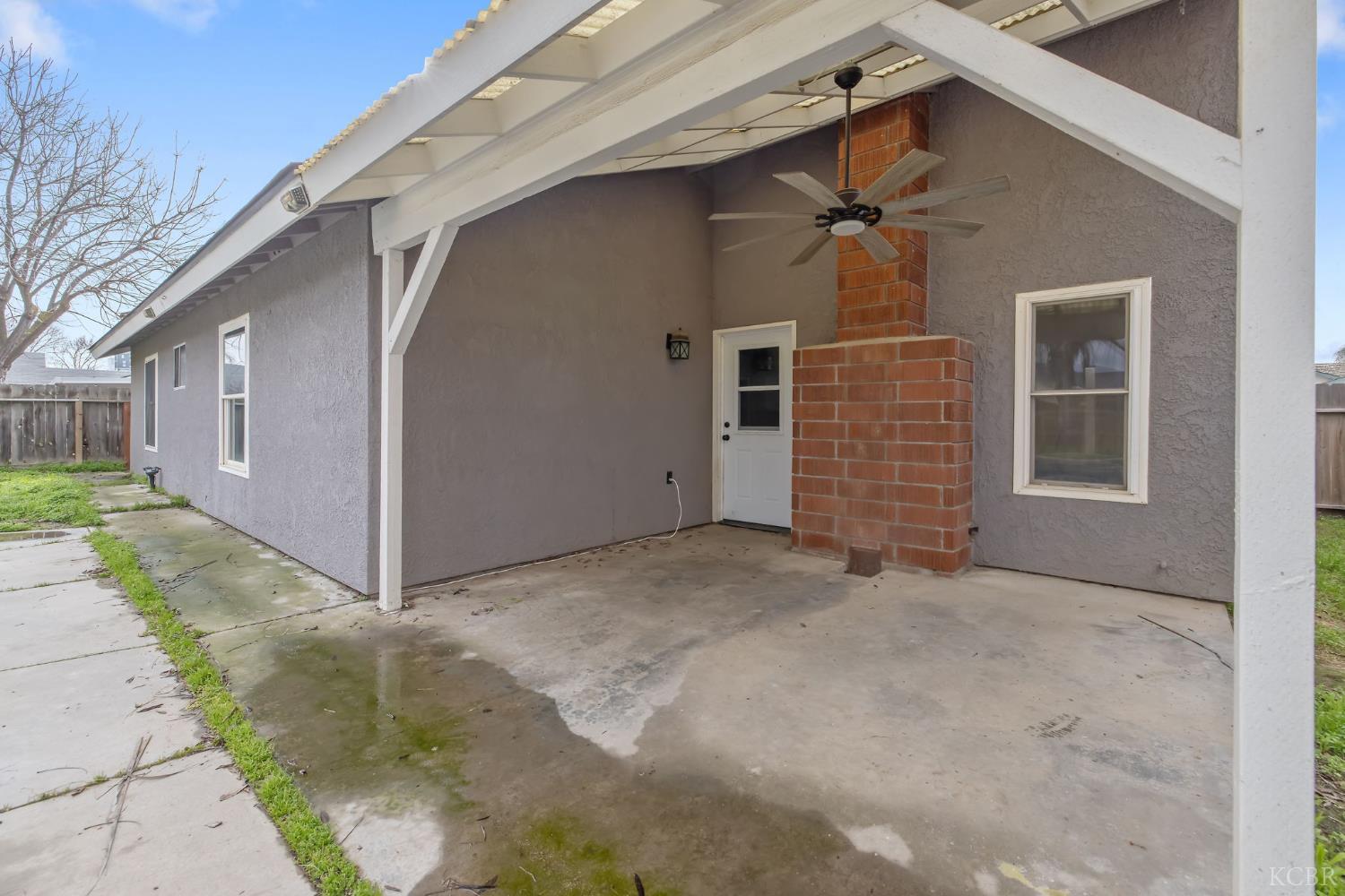 2343 Cottonwood Dr, Hanford, CA 93230