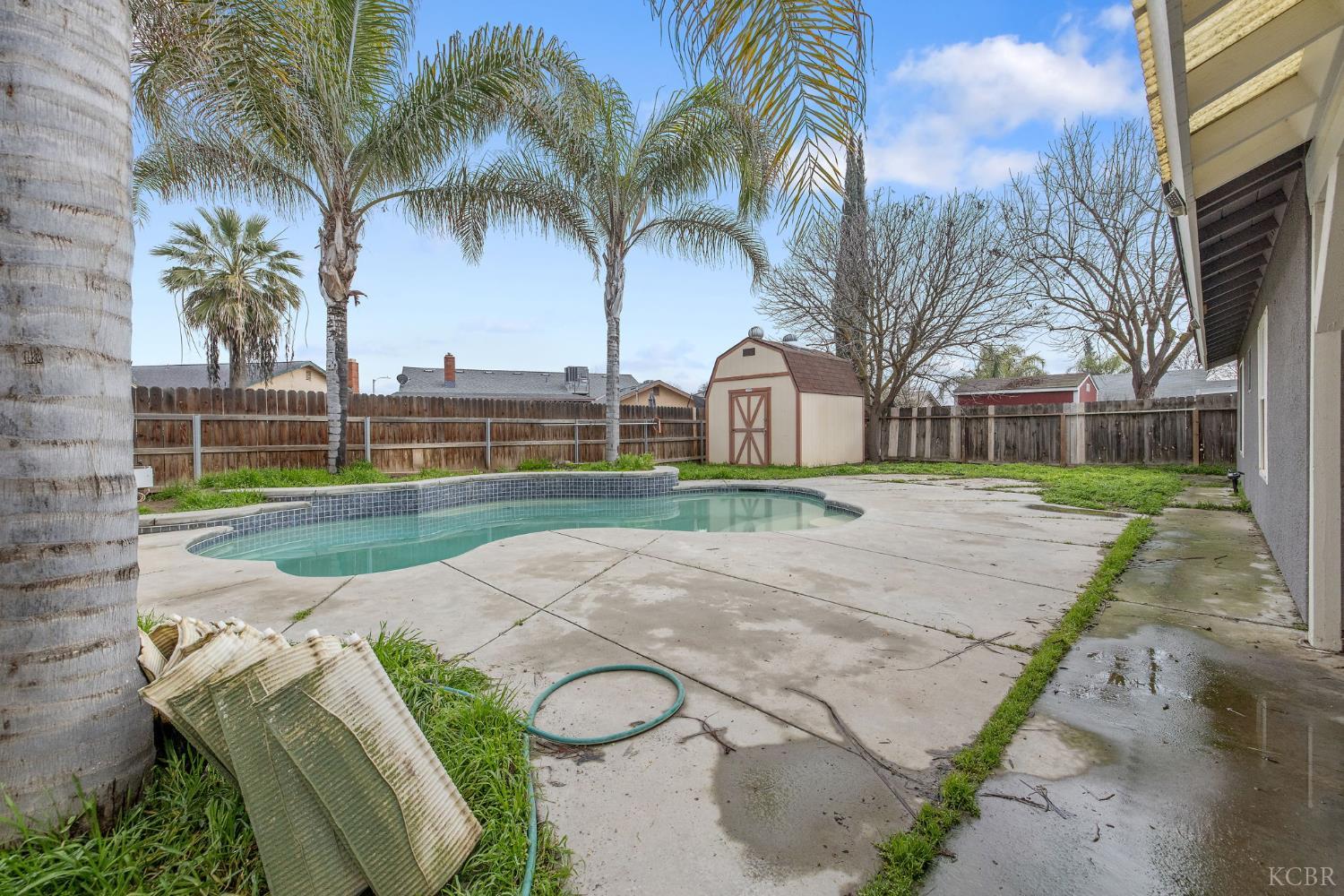 2343 Cottonwood Dr, Hanford, CA 93230