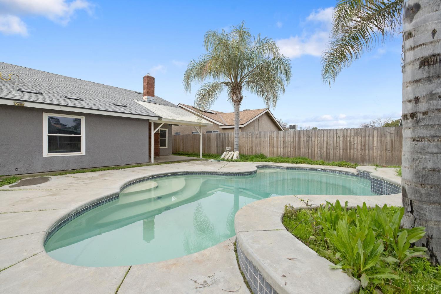 2343 Cottonwood Dr, Hanford, CA 93230