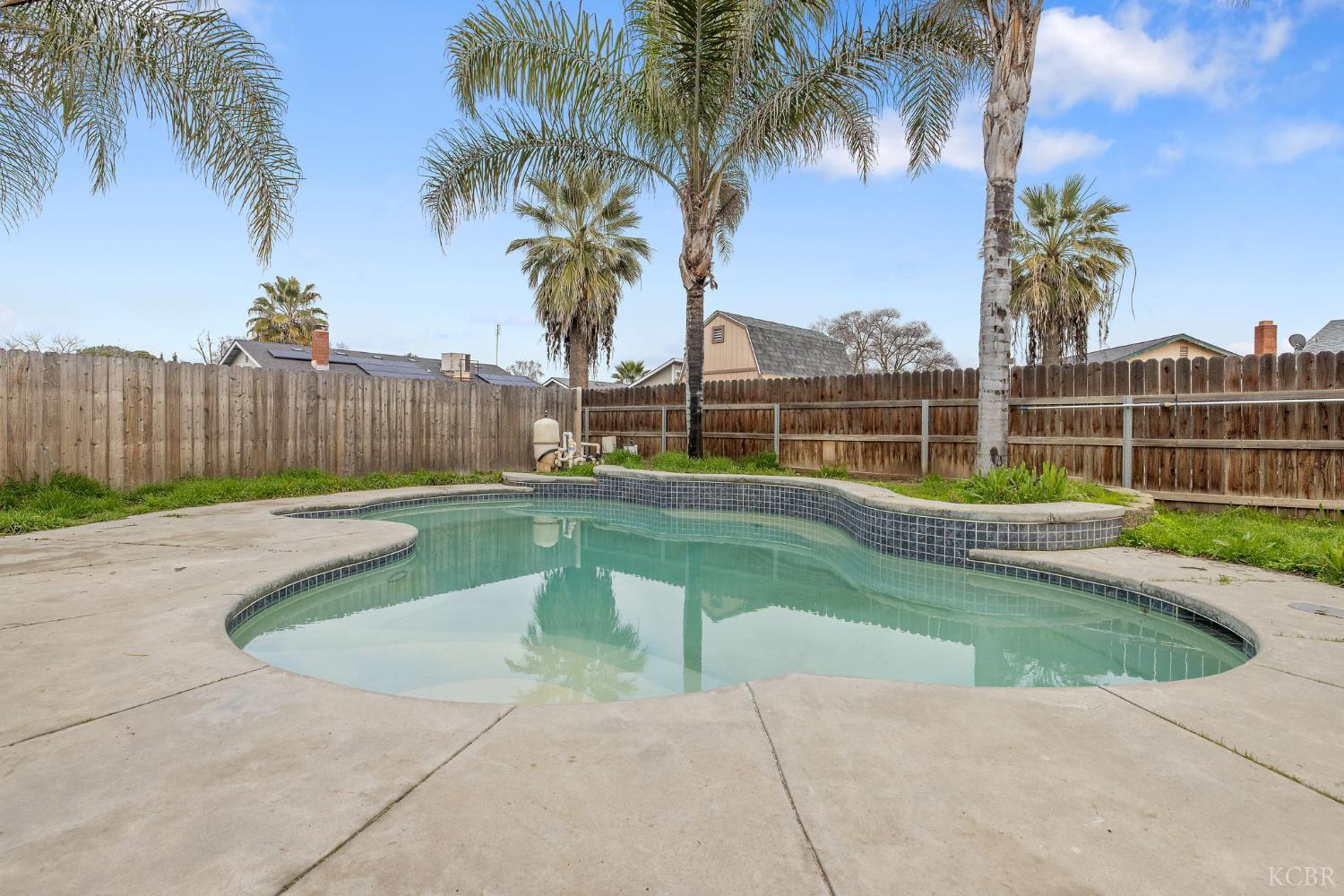 2343 Cottonwood Dr, Hanford, CA 93230