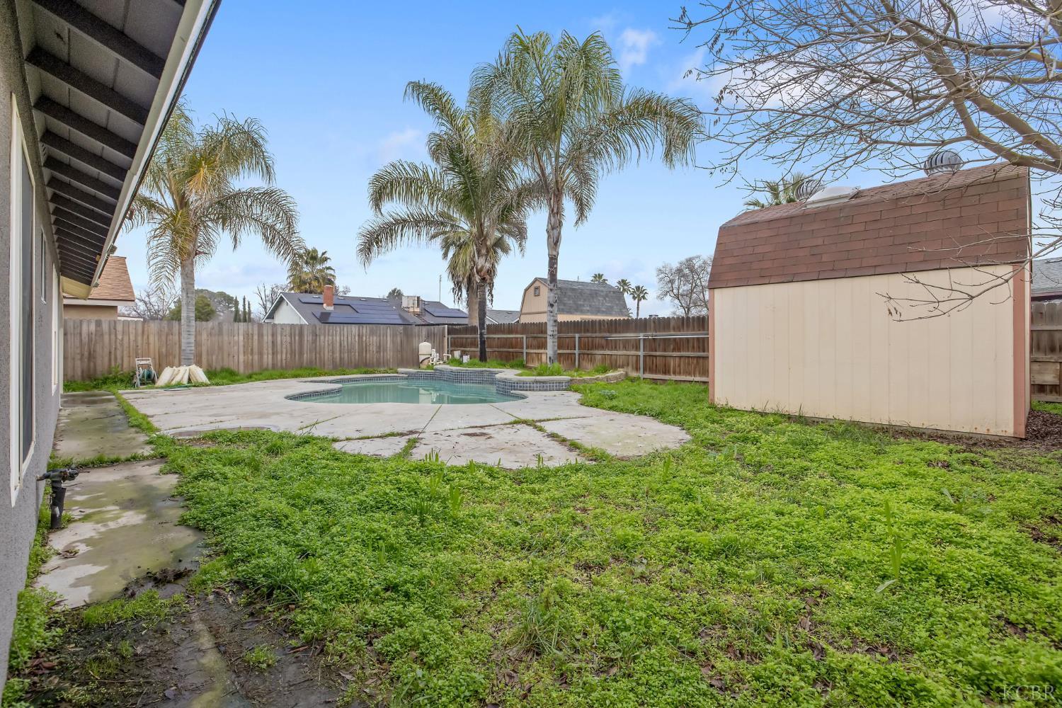 2343 Cottonwood Dr, Hanford, CA 93230