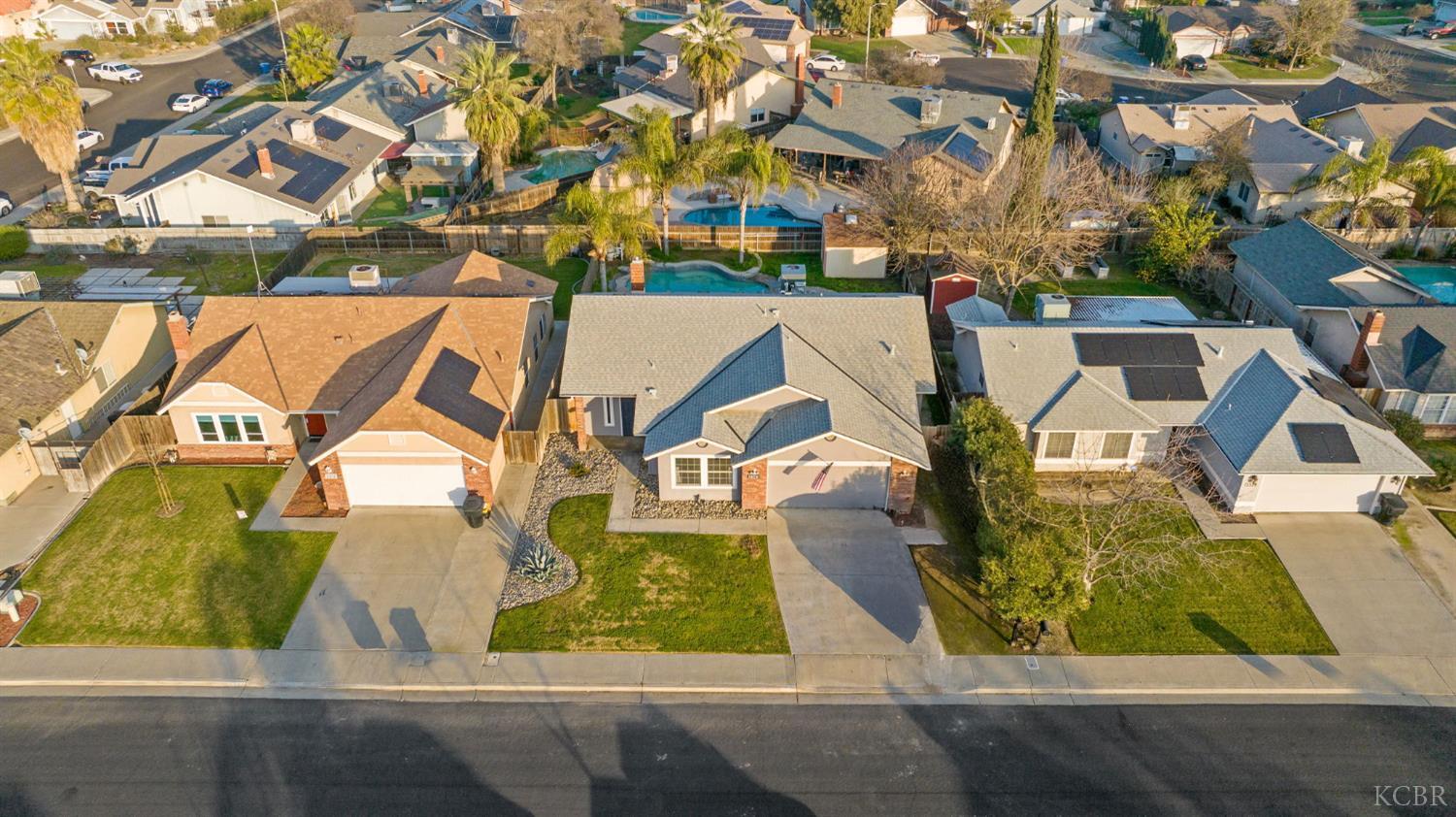 2343 Cottonwood Dr, Hanford, CA 93230