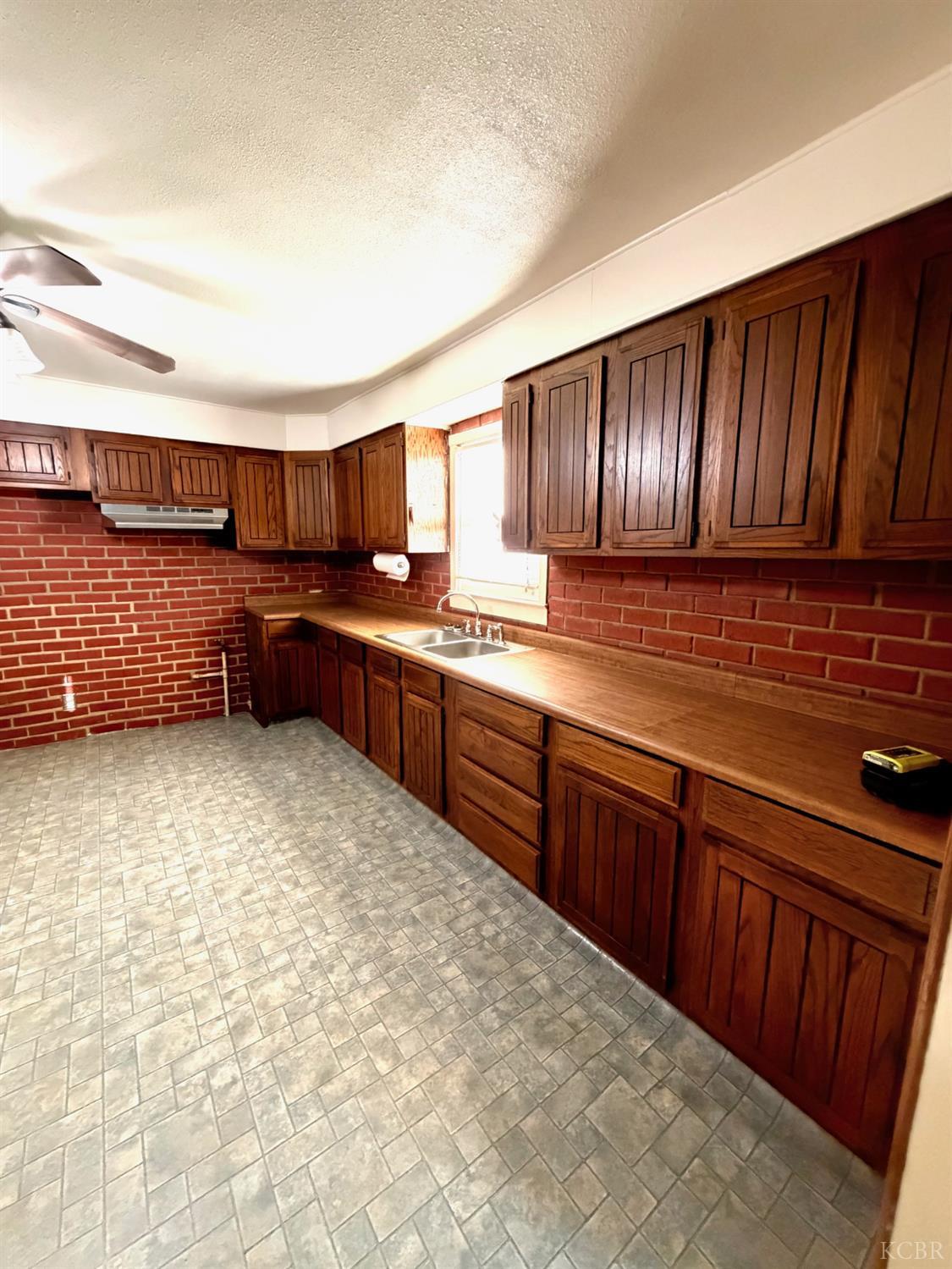 10670 Jackson St, Armona, CA 93202