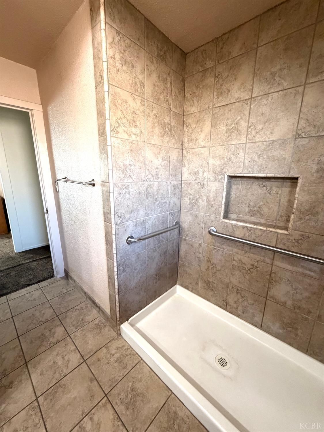 10670 Jackson St, Armona, CA 93202