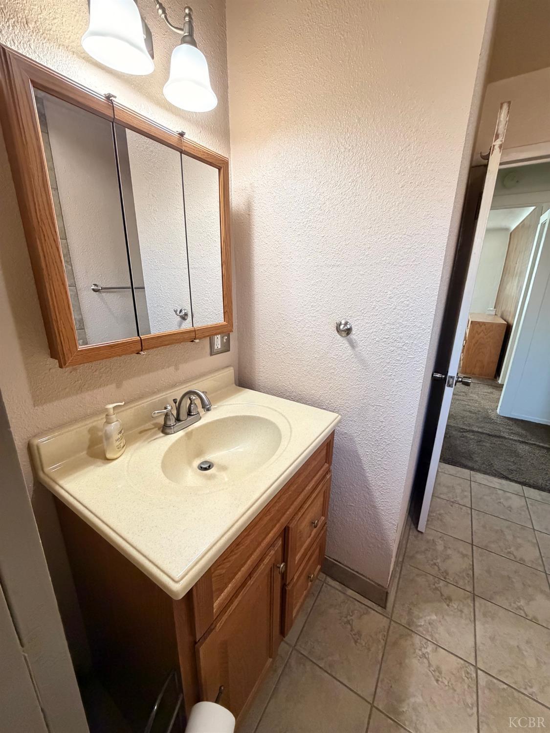 10670 Jackson St, Armona, CA 93202