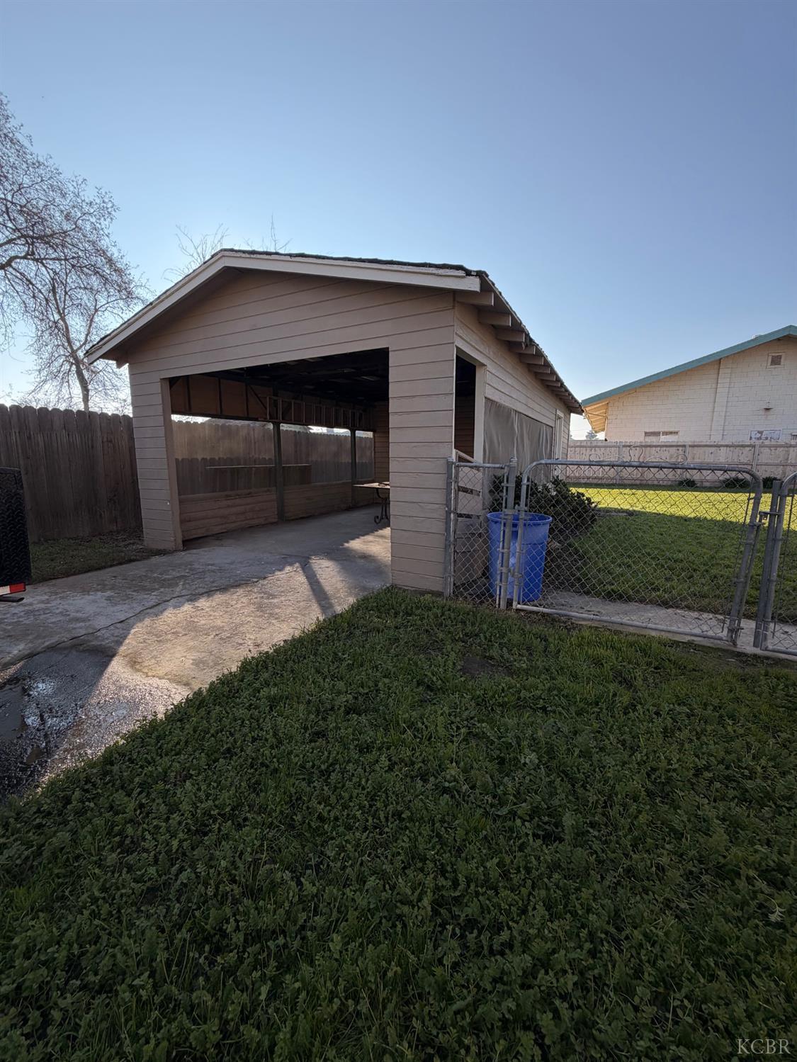 10670 Jackson St, Armona, CA 93202