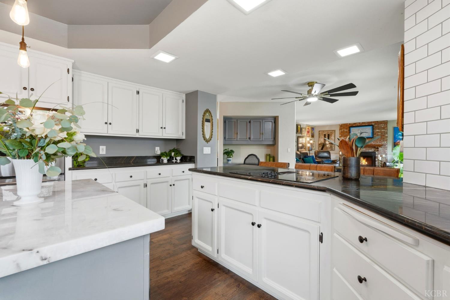 414 N Fulgham St, Visalia, CA 93291