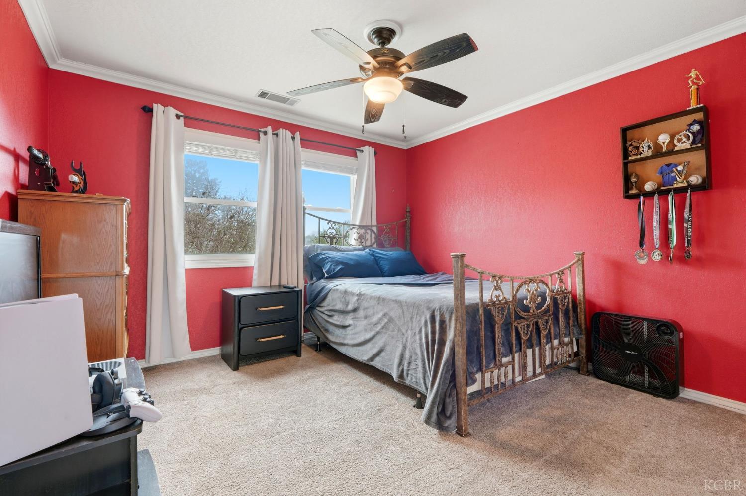 414 N Fulgham St, Visalia, CA 93291