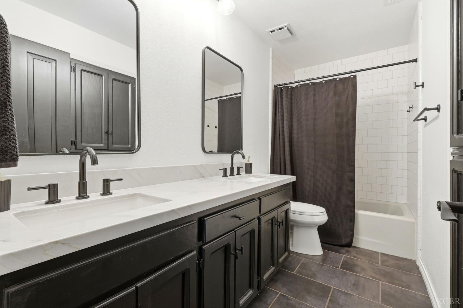 414 N Fulgham St, Visalia, CA 93291