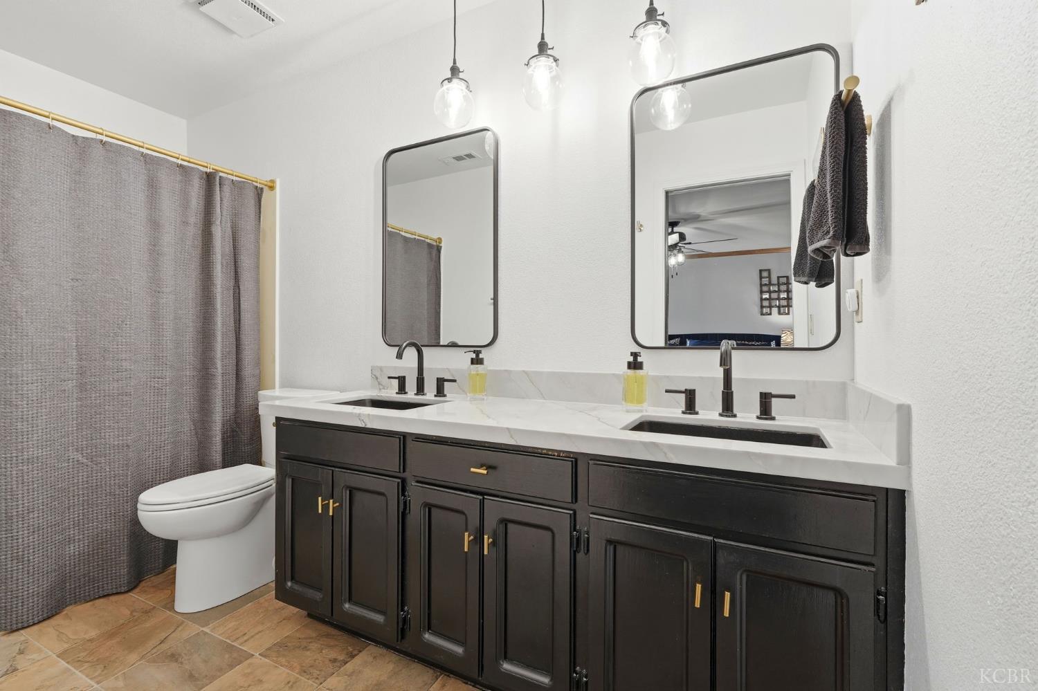 414 N Fulgham St, Visalia, CA 93291